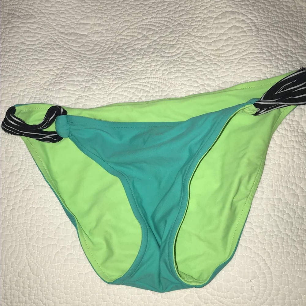 REVERSIBLE SWIM UNDIES 👙
